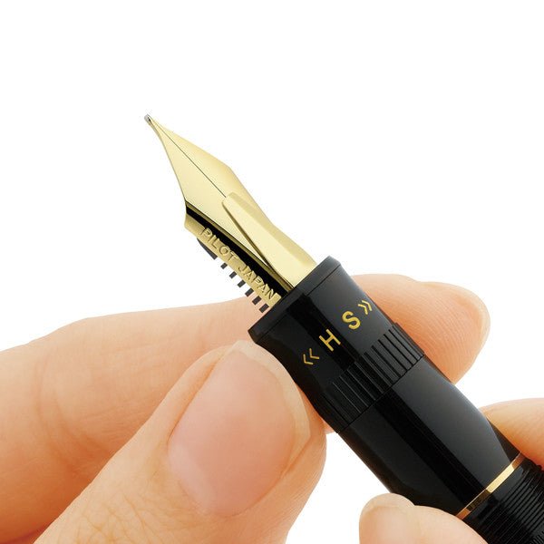 Pilot - Justus 95 Flex Gold Trim – Montblanc Penro UK